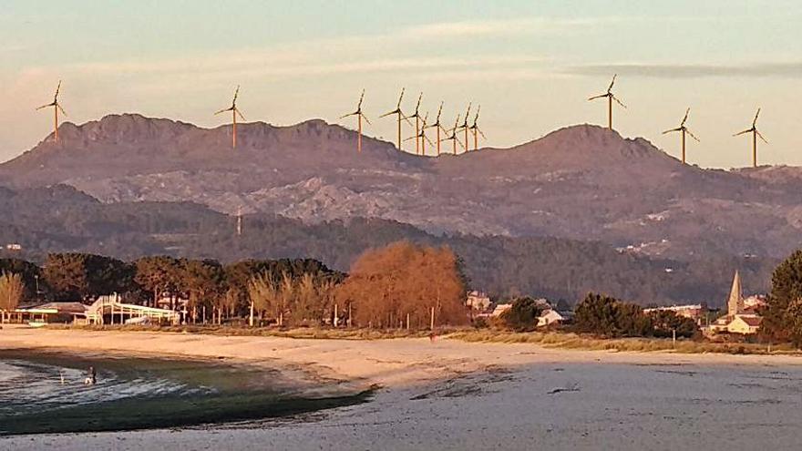 Así quedarán los molinos proyectados en el Monte Galiñeiro.   | // IEM