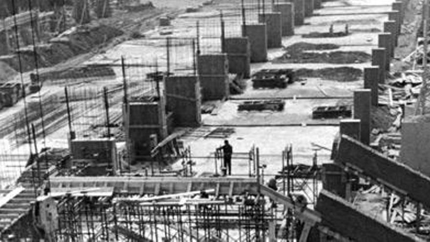 Imagen de la construcción de la grada de Río en 1981.