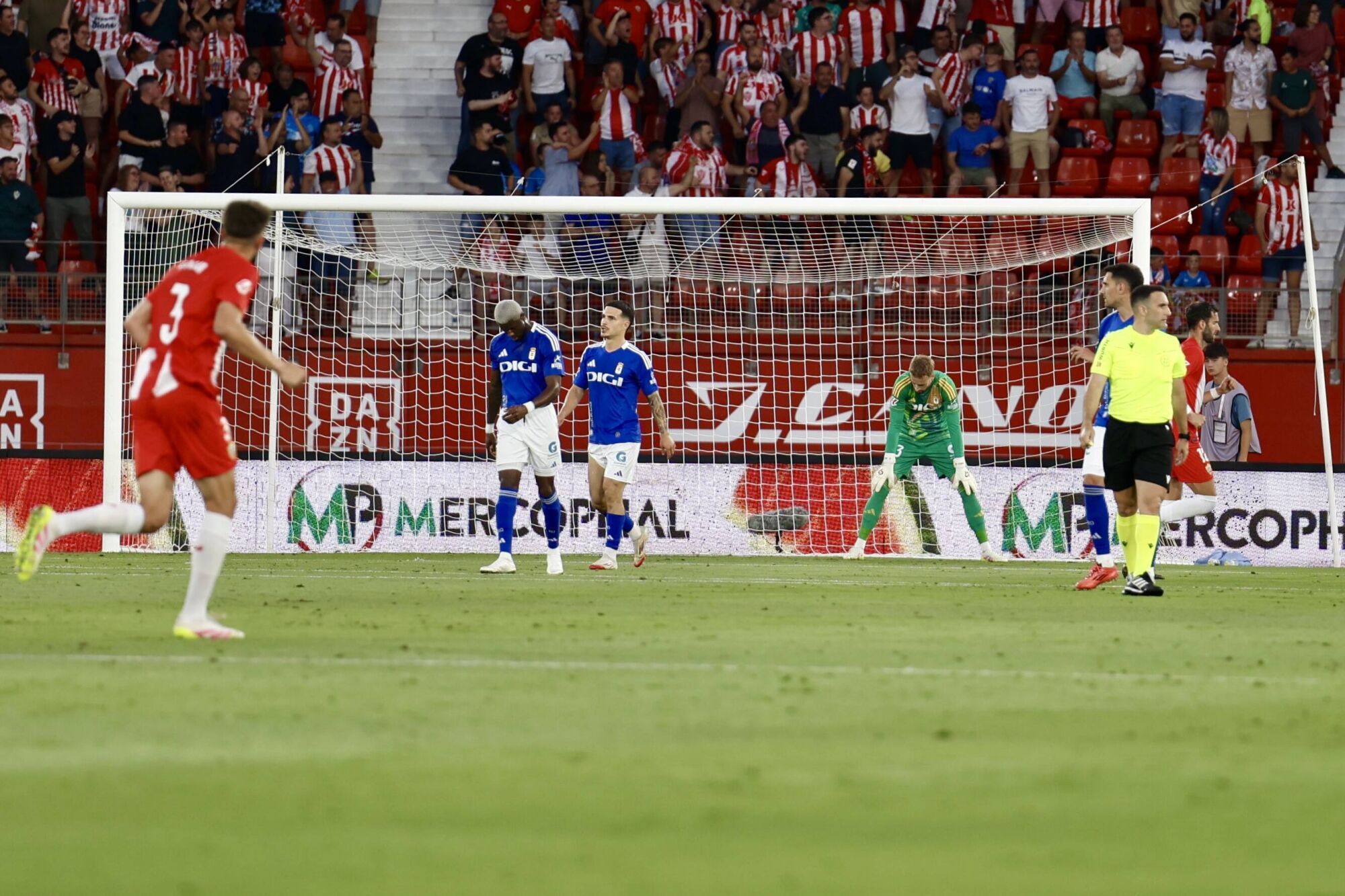 Así fue el primer partido del play-off entre el Almería y el Real Oviedo 