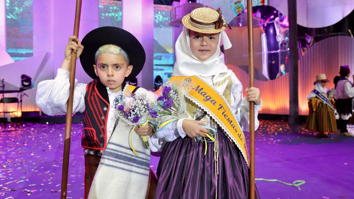 Aarón Rodríguez, de Carricitos, y Lía González, de El Cabo, romeros infantiles de Santa Cruz