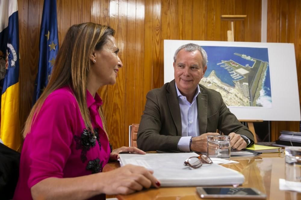 Reunión del consejero de Obras Públicas con la alcaldesa de Agaete sobre el macromuelle  Gran Canaria