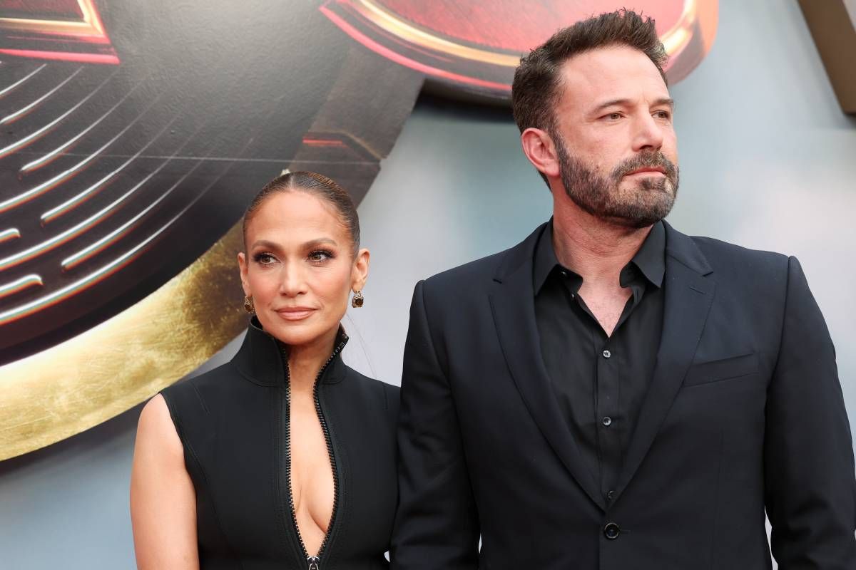 Jennifer Lopez y Ben Affleck pasan por separado su segundo aniversario de boda