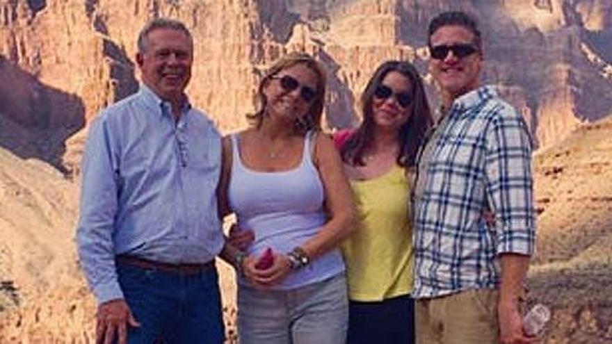 Brittany Maynard, junto a su familia en el Cañón del Colorado.