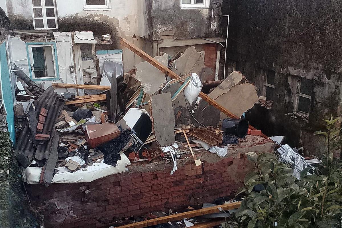Estado en el que quedó la vivienda donde se produjo una explosión en la rúa de Vista Alegre