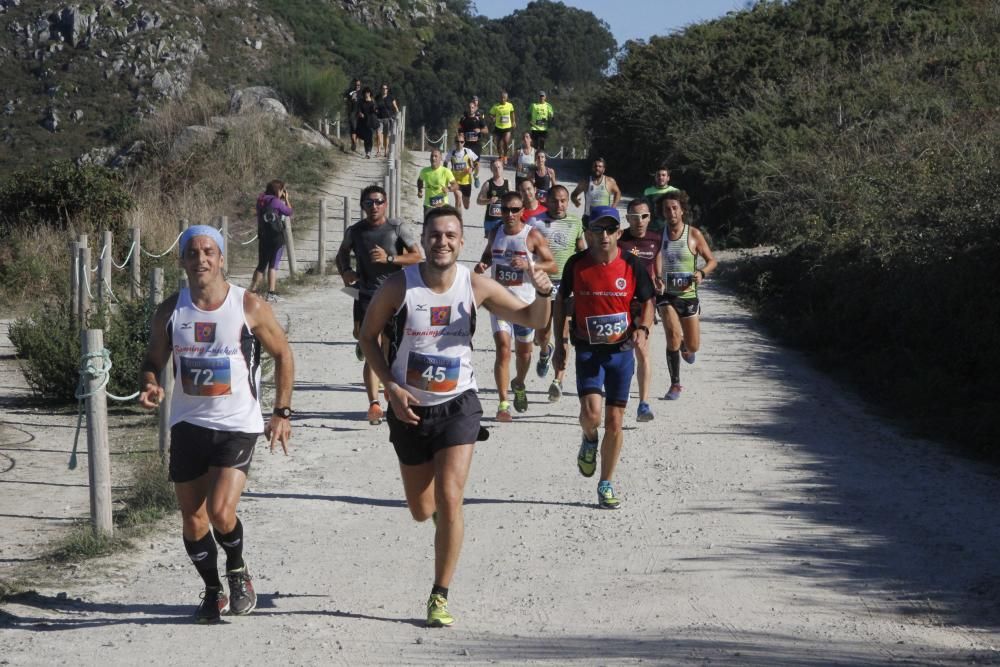 Roberto Riobó y Beatriz Fernández triunfan en la media maratón de la Costa da Vela