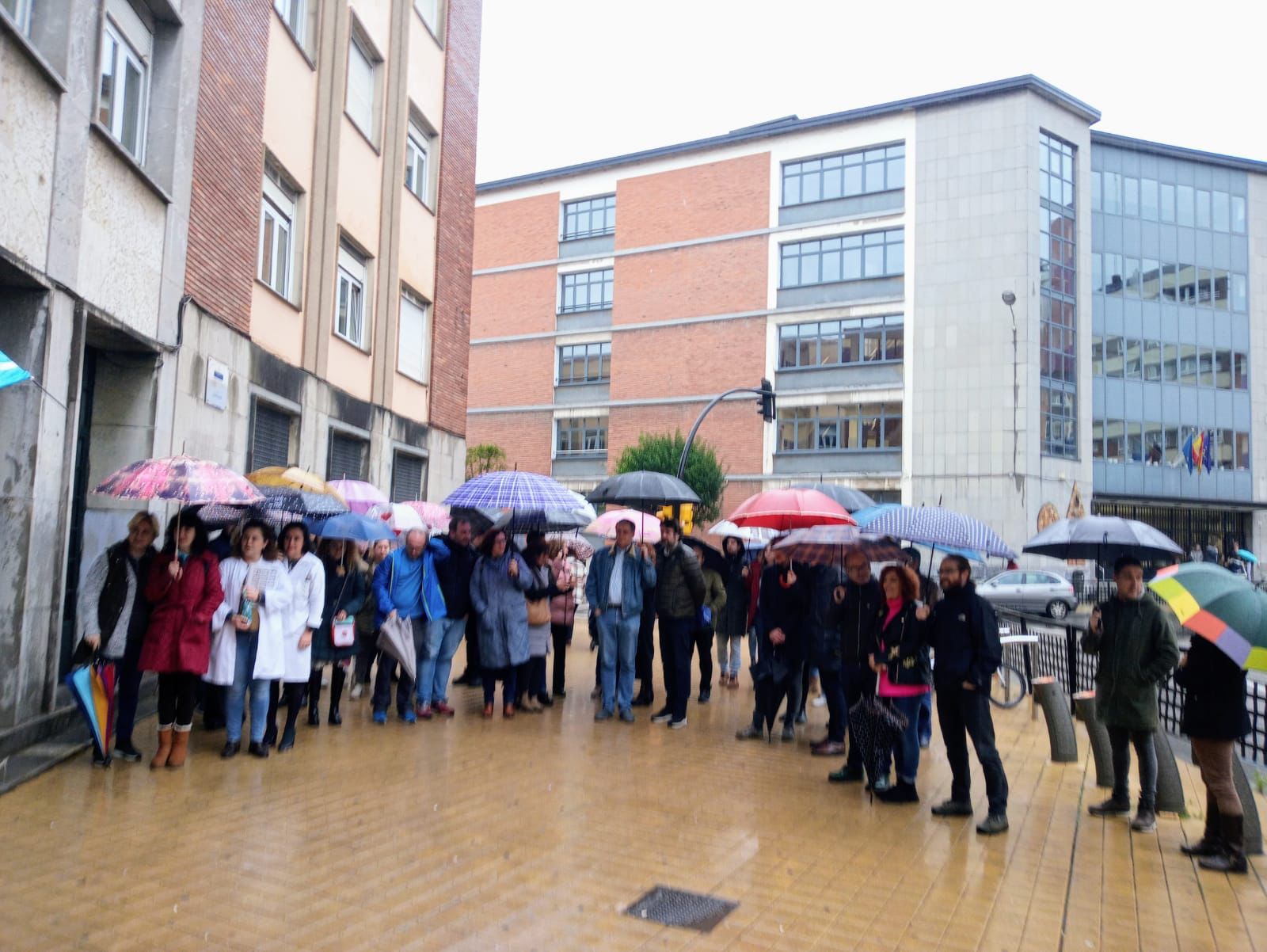 EN IMÁGENES: Decenas de profesores se manifiestan en Asturias contra la LOMLOE