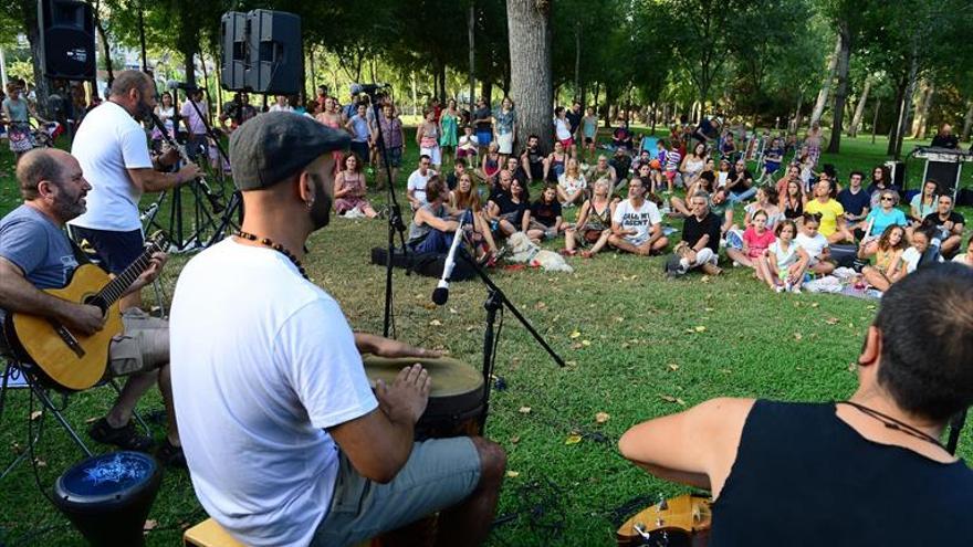 Talleres de tarantella, country y familiares, durante el festival folk