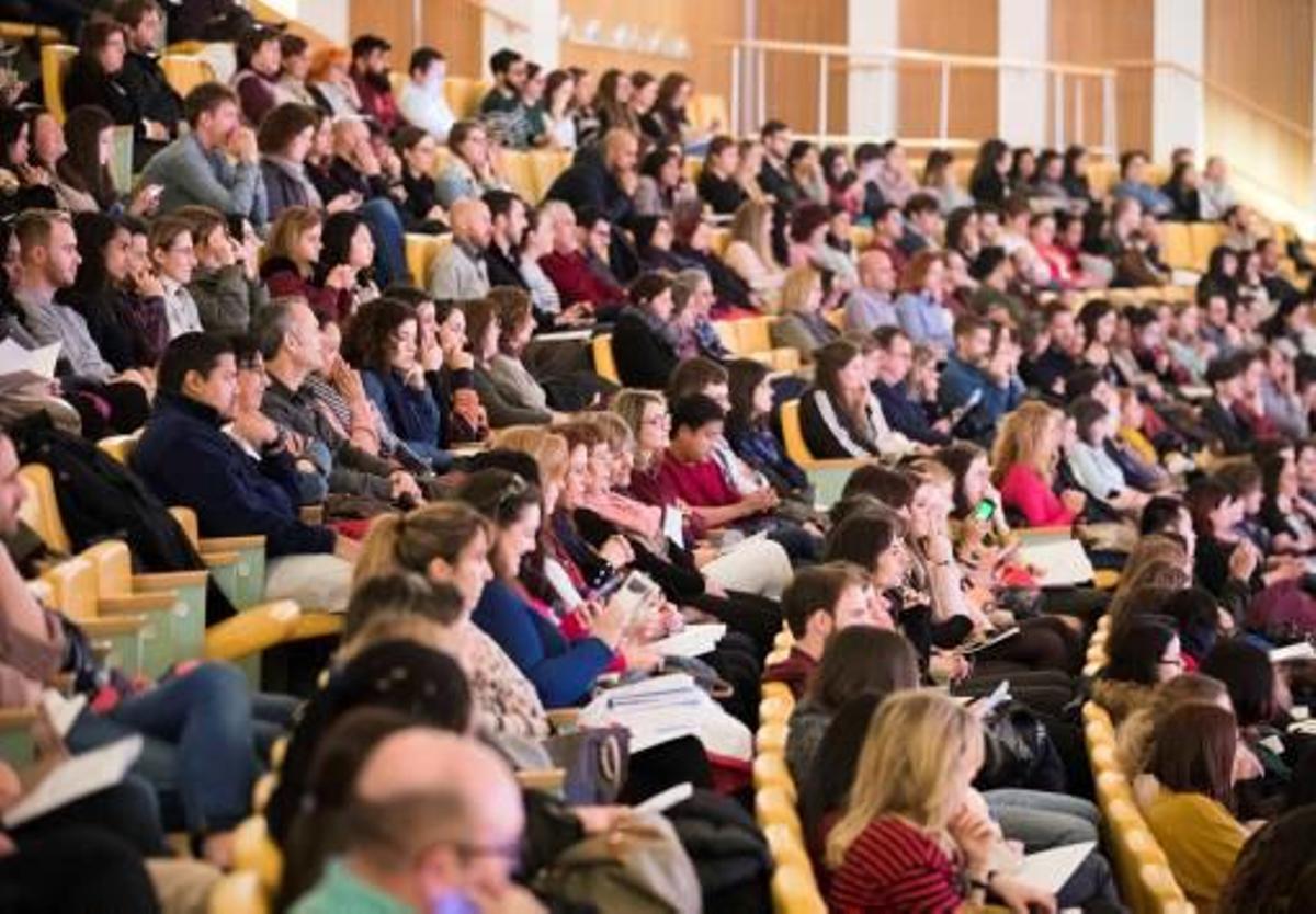 Educación reunió ayer a los auxiliares de inglés contratados para darles la bienvenida.