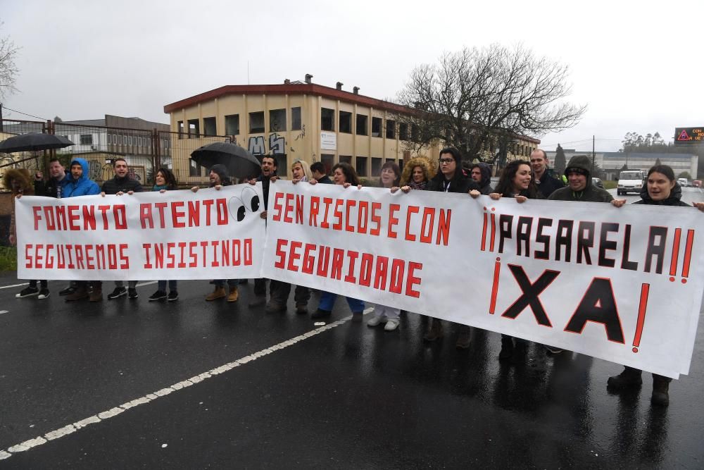 Protesta para exigir una pasarela en Bergondo