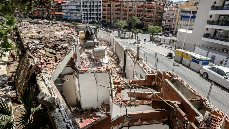 El local del antiguo Burger King se borra del mapa de Benidorm