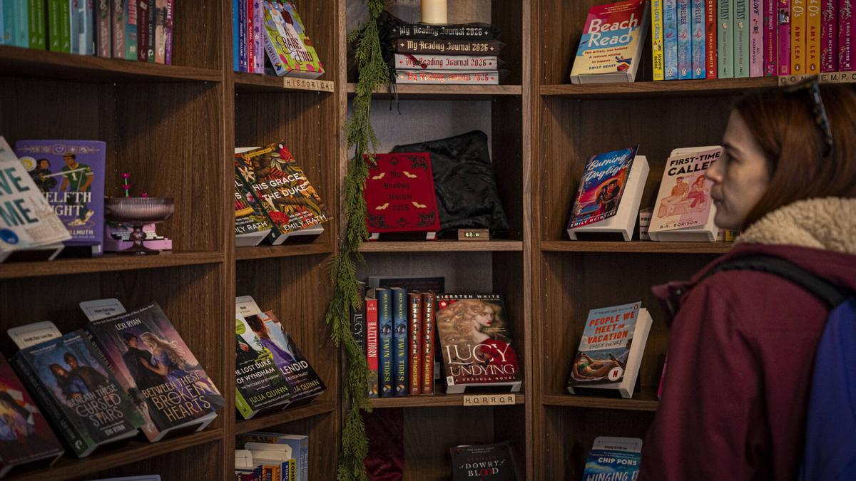 Librería A Romance Court de Barcelona, hay libros sorpresa con una cita a ciegas. Fotos de Sandra Roman