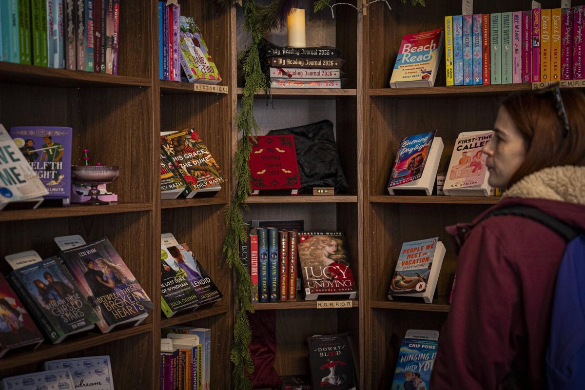 Librería A Romance Court de Barcelona, hay libros sorpresa con una cita a ciegas. Fotos de Sandra Roman