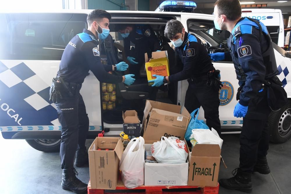 Entrega solidaria de Policías Locales y Bomberos al Banco de Alimentos