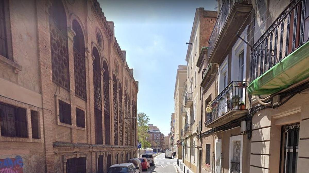 La calle Bacardí de Sants, donde se ha suicidado un hombre cuando iba a ser desahuciado.