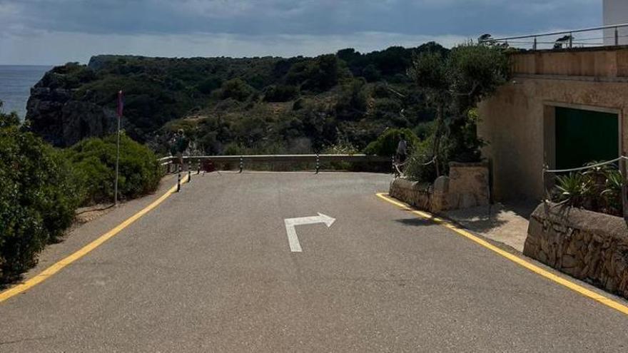 Vecinos de Cala s’Almunia y del Caló des Moro lanzan un grito de socorro ante “la invasión de gente y vehículos”