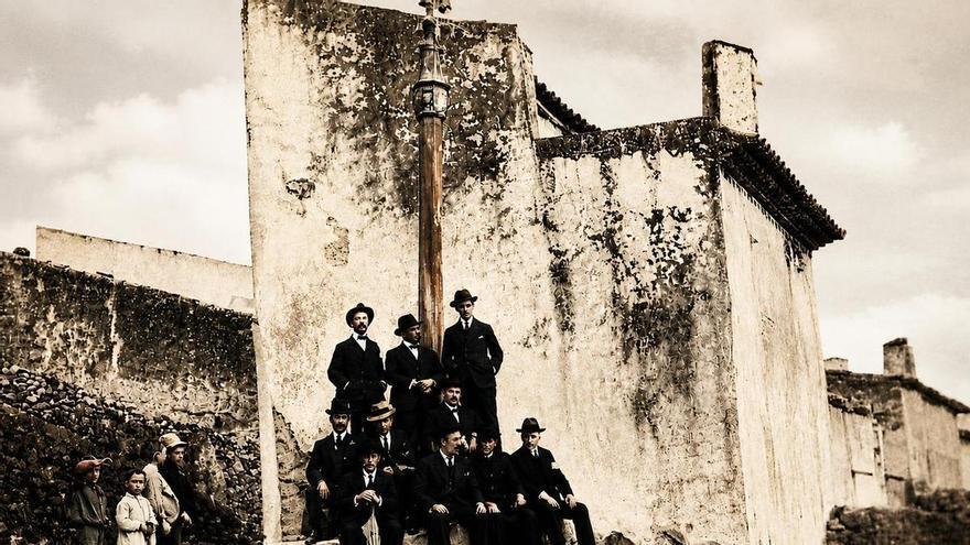 L'auto oruga de 1926 per a pujar al Castell de Sagunt