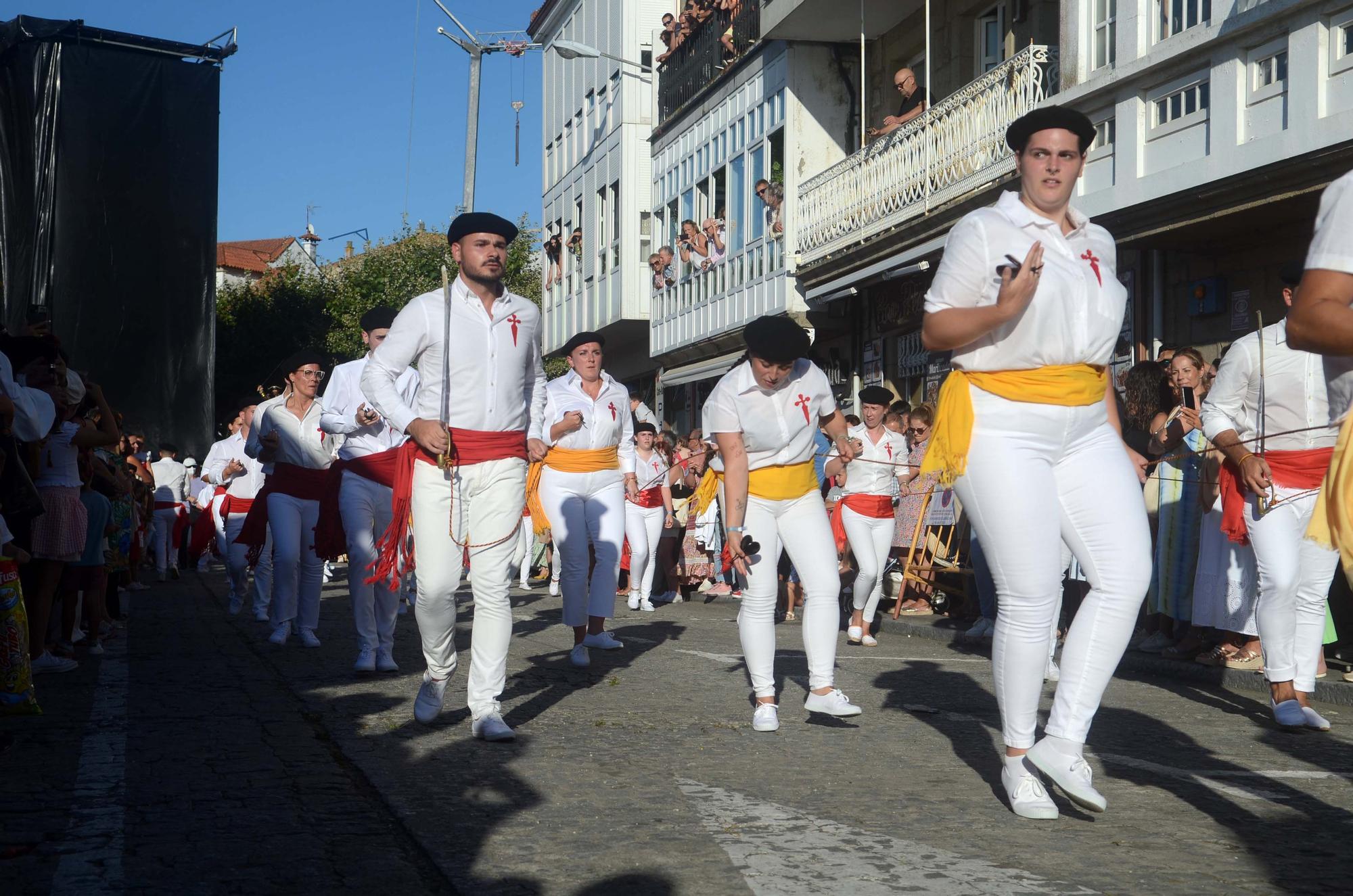 La "Danza de las Espadas" recupera en Carril todo su esplendor