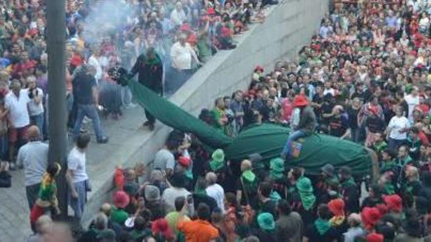 Salts de la passada del dimecres de Patum del 2017 a la plaça de Sant Pere