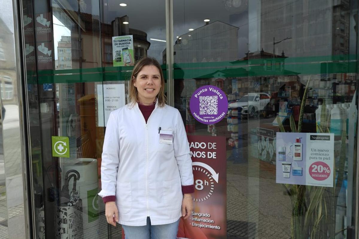 Elena Raviña, responsable de la Farmacia Eirín de A Estrada. | S. P.
