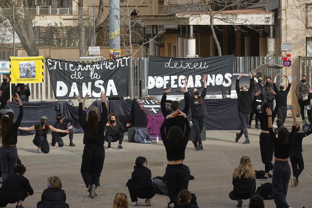 Les escoles de dansa ballen en contra del tancament