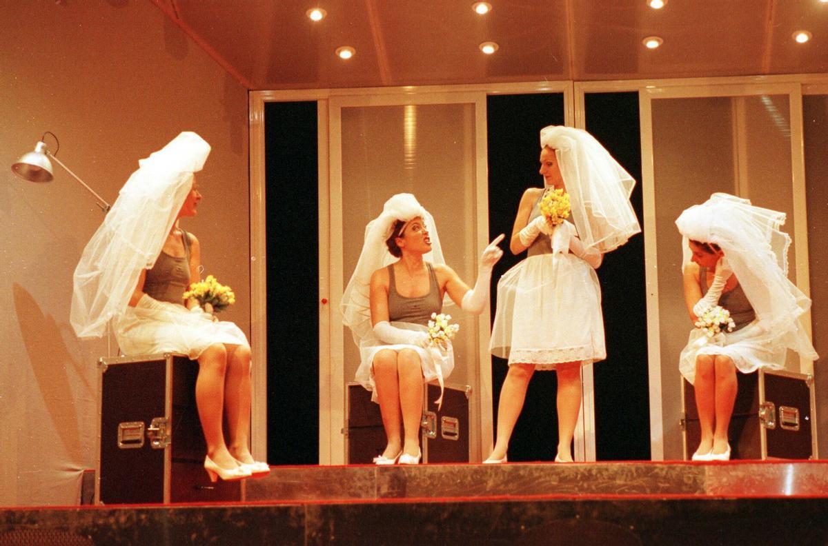 Representación de 'La costilla de Adán' de Carmen Rico-Godoy en la Feria de Teatro de Aragón en 1999.