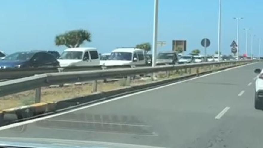 Atasco en el acceso a Las Teresitas