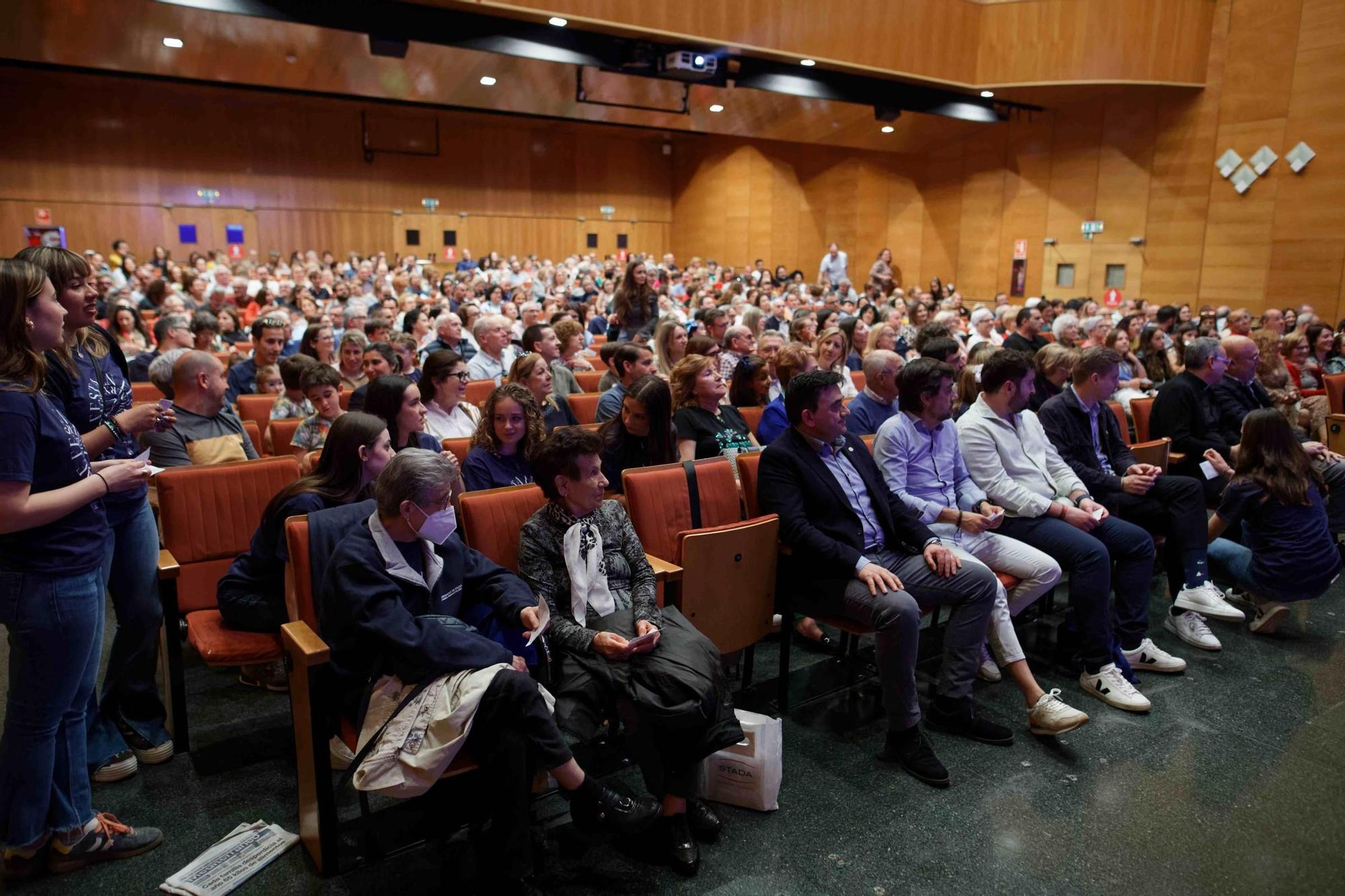 Las purisimeras dan vida al festival misionero en el Auditori Municipal Músic Rafael Beltrán Moner de Vila-real