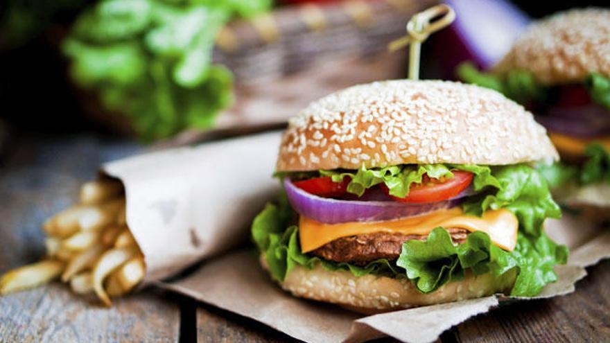 La comida rápida es parecida a la del menú.