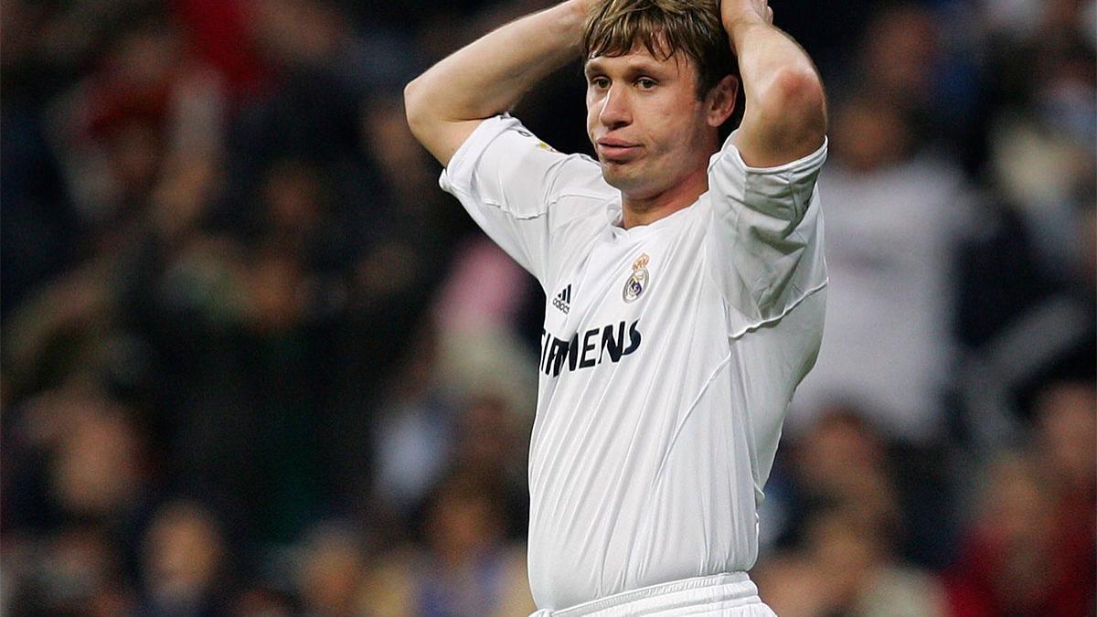 Cassano en un encuentro con el Real Madrid