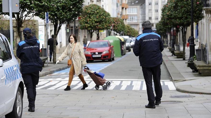 Agentes de la Policía Local de Lalín vigilando las calles.