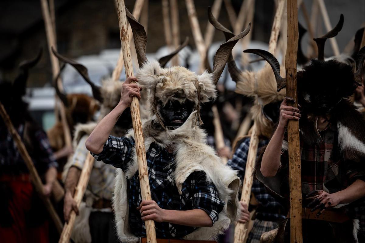 En imágenes I La localidad de Bielsa celebra su tradicional Carnaval