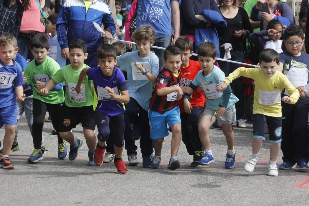 El colegio desarrolla un proyecto contra el sobrepeso y todos los días los alumnos paran las clases para realizar la "Milla da Coruxa"