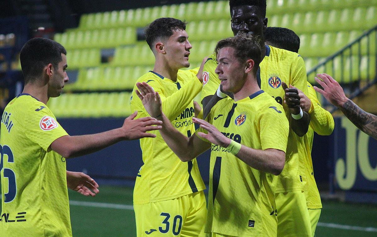 Festival goleador de un Villarreal B muy superior al Marbella en el Mini Estadi.