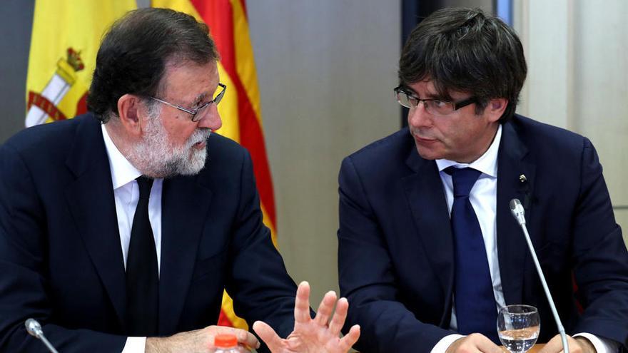 Rajoy y Puigdemont en la reunión que mantuvieron en agosto tras los atentados de Cataluña.