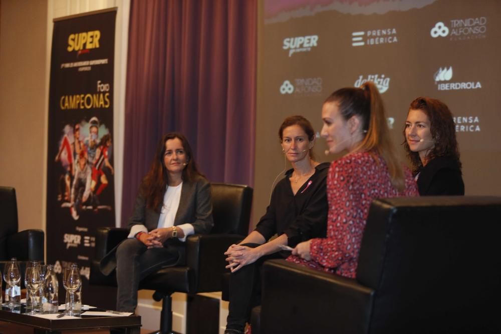 Debate entre Campeonas en el tercer Foro 25 años de SUPER, en imágenes