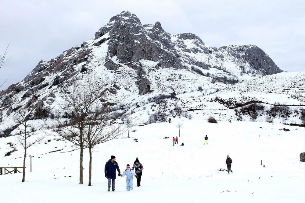 Nieve en la zona de Viapará, en Riosa