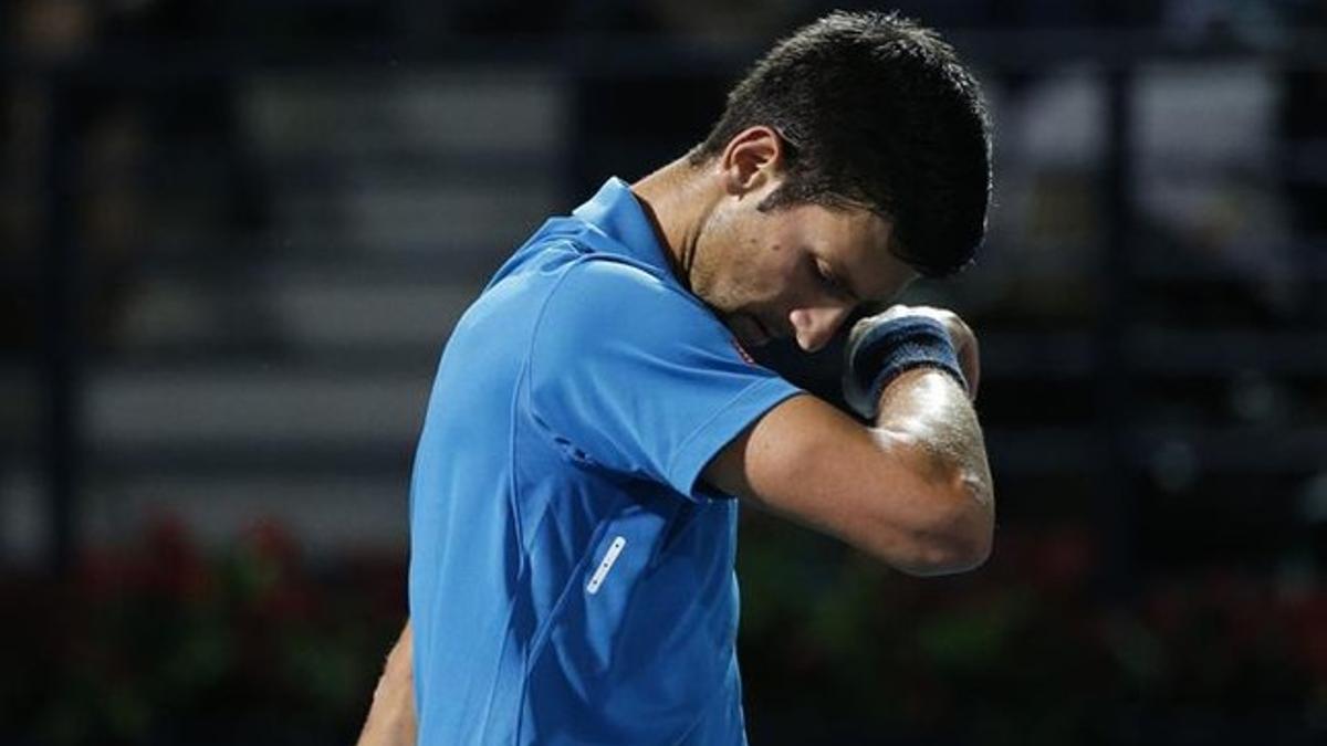 Novak Djokovic sufre una infección en un ojo