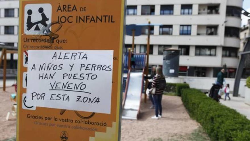 Imagen del cartel colocado en el área infantil de la Rosaleda.