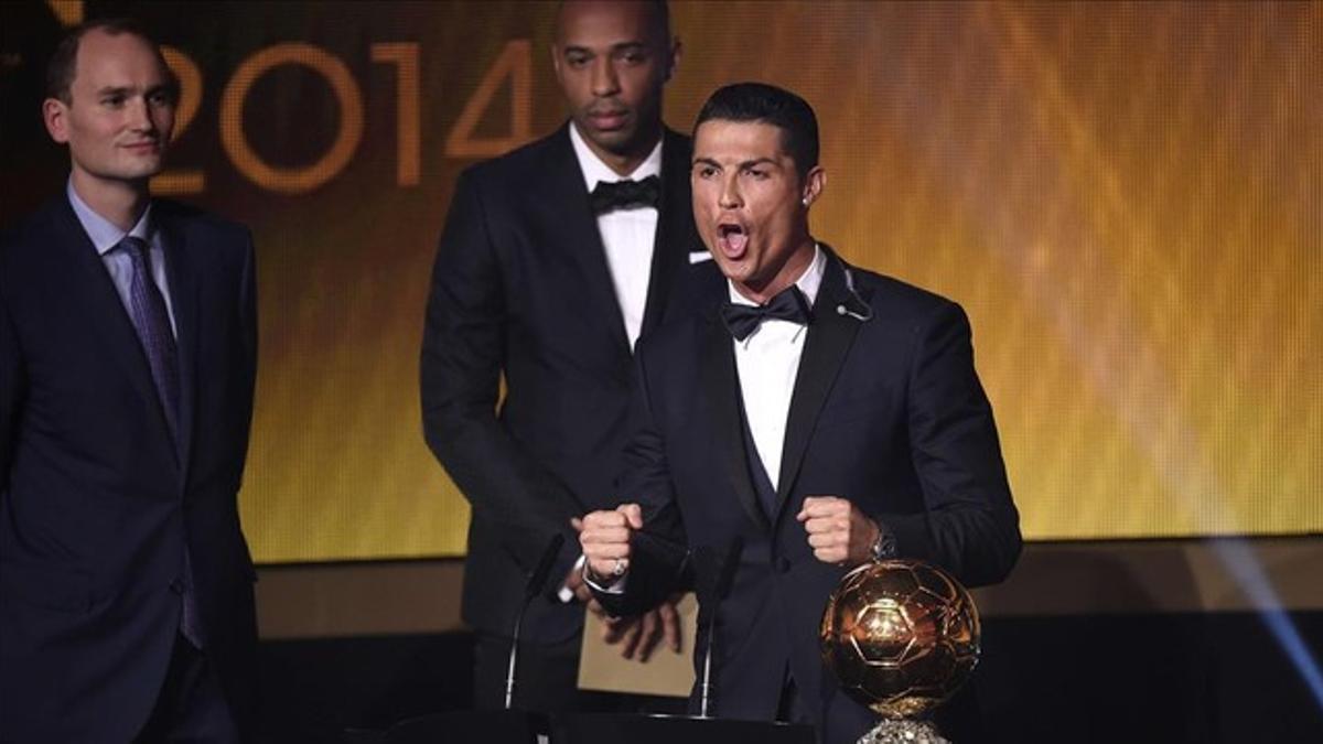 Cristiano Ronaldo grita tras recibir el Balón de Oro.