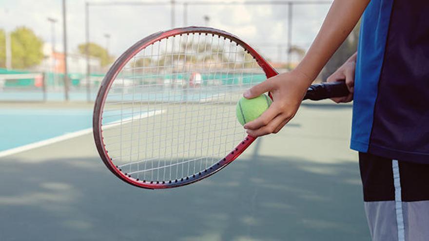 Diferentes deportes en la escuela de verano del Club de Tenis Torrevieja.