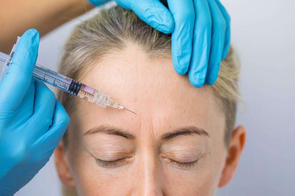 Bioregeneración que se utiliza en Palasiet emplea ácido hialurónico y aminoácidos para lograr una hidratación profunda y revitalizante