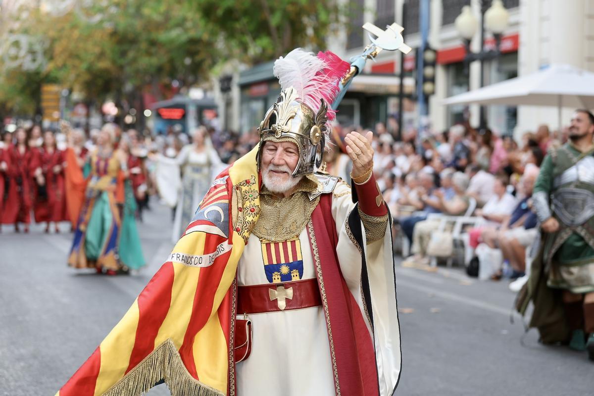 Así es el Desfile Folclórico de las Hogueras de Alicante