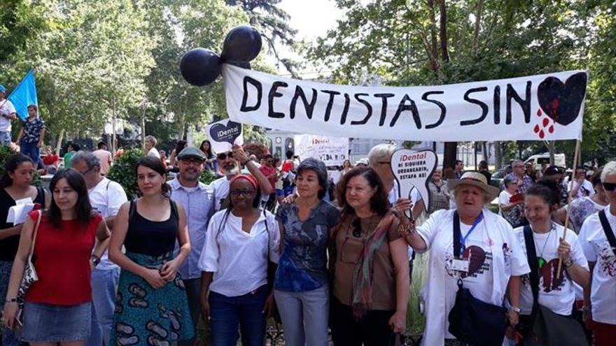 Los afectados por iDental piden recuperar sus historias clínicas