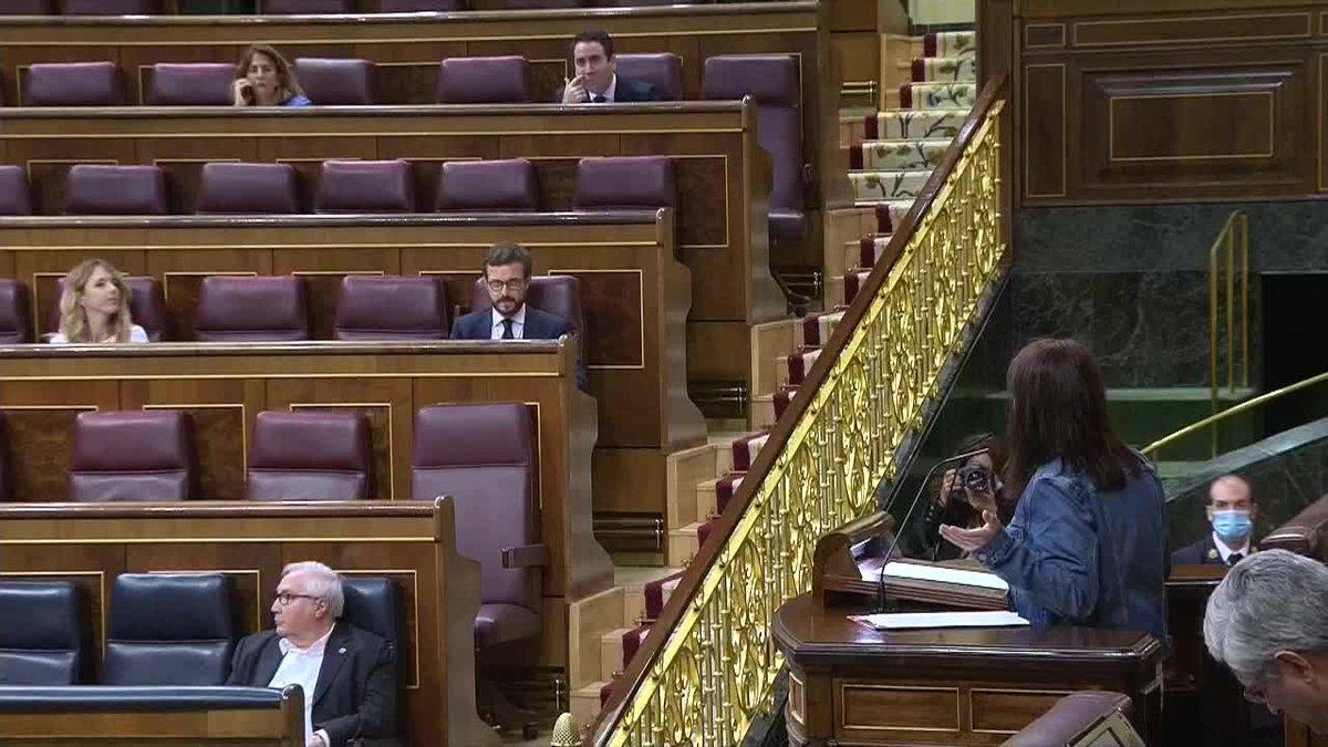 Durante su intervención en el pleno del Congreso que debate y vota la prórroga del estado de alarma, Lastra ha interrumpido su discurso para encararse con Echániz que, según fuentes parlamentarias, ha respondido desde su escaño: Te vas a enterar.