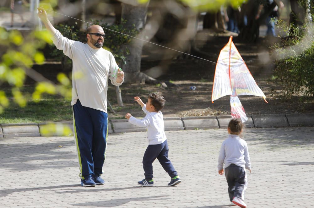 Actividades en el jardín del Túria, el antiguo cauce del río en València.