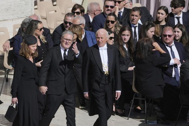 British Prime Minister Keir Starmer, center left, arrives for the funeral of Pope Francis in St. Peters Square at the Vatican, Saturday, April 26, 2025. (AP Photo/Markus Schreiber). EDITORIAL USE ONLY/ONLY ITALY AND SPAIN