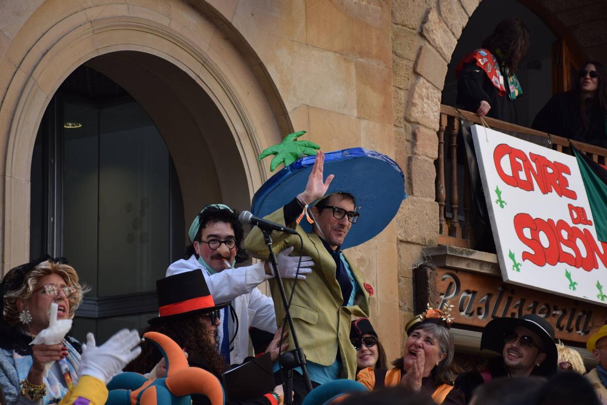 La sermonaire de Solsona reparteix a tort i a dret el matí de diumenge de Carnaval