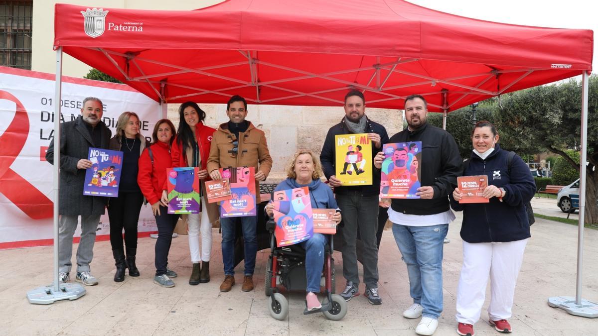 Mesa informativa del Ayuntamiento de Paterna con motivo del Día Mundial Sin Sida