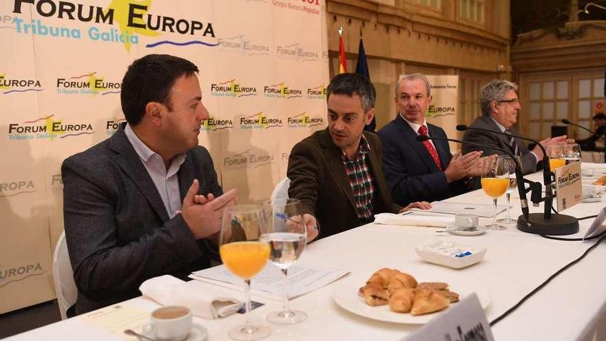 Valentín González Formoso y Xulio Ferreiro, ayer, durante el acto.