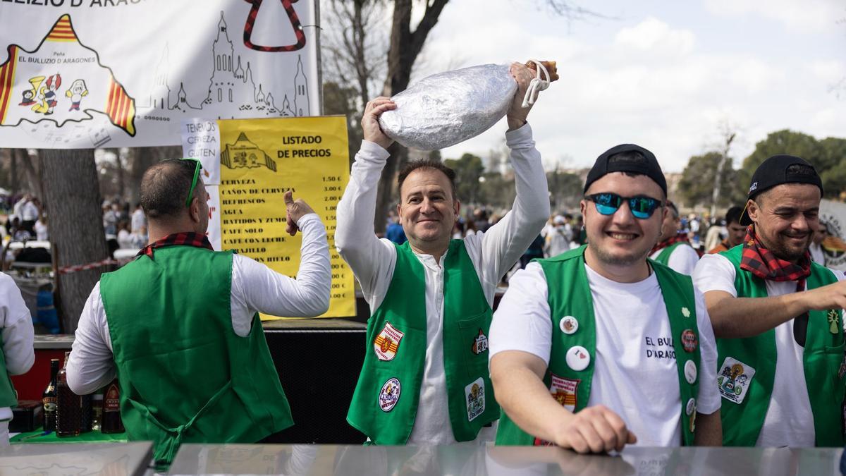 Los zaragozanos no fallan a su cita en el Tío Jorge por la Cincomarzada
